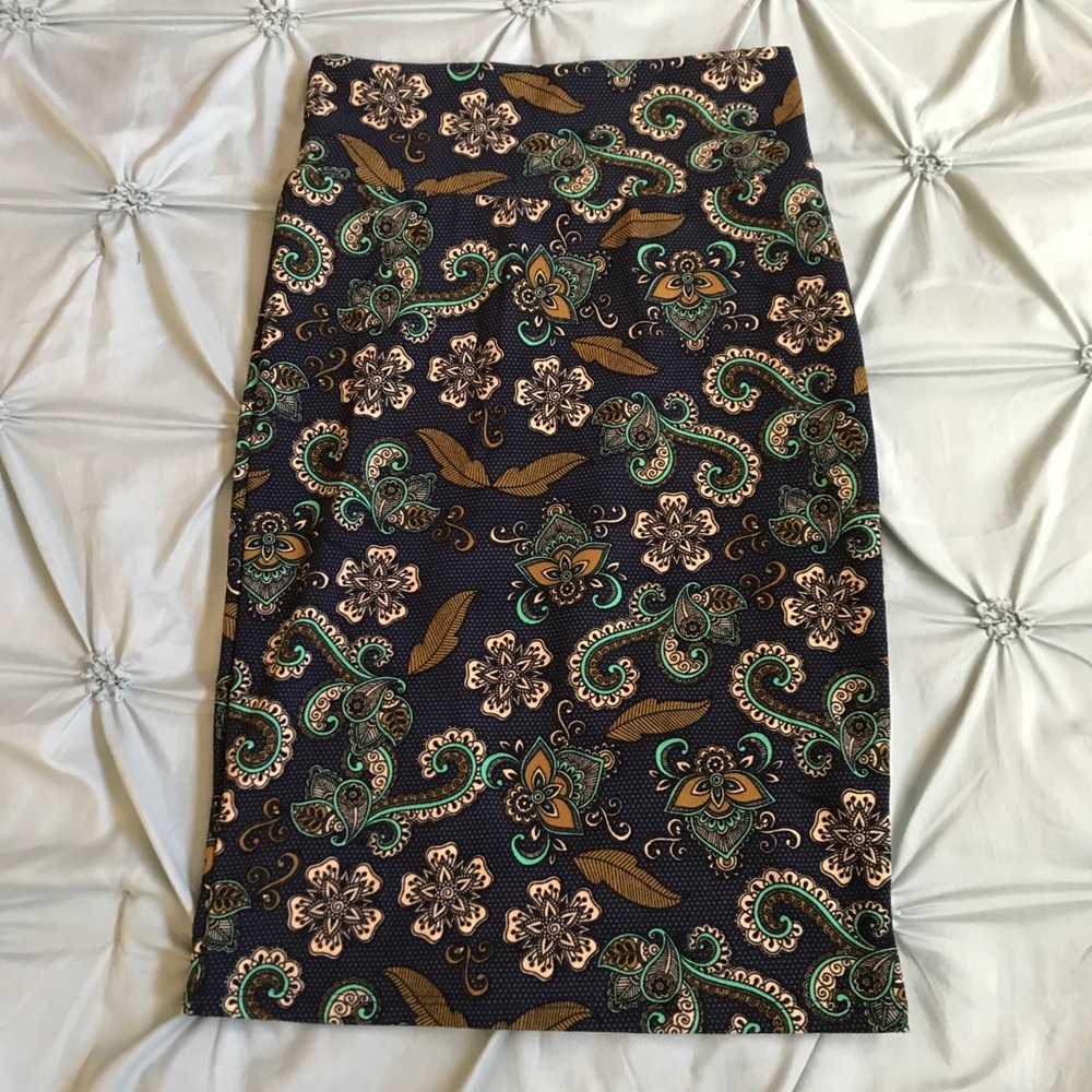 NWOT xs lularoe Cassie skirt